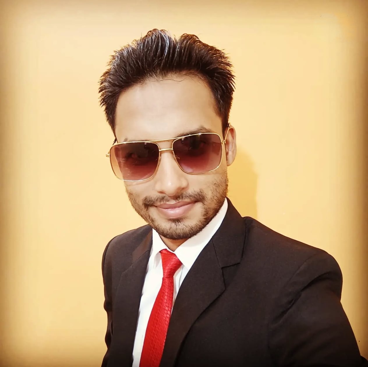 Anubhav Chaudhary - Senior Software Engineer and Tech Educator, passionate about sharing programming knowledge and building scalable solutions
